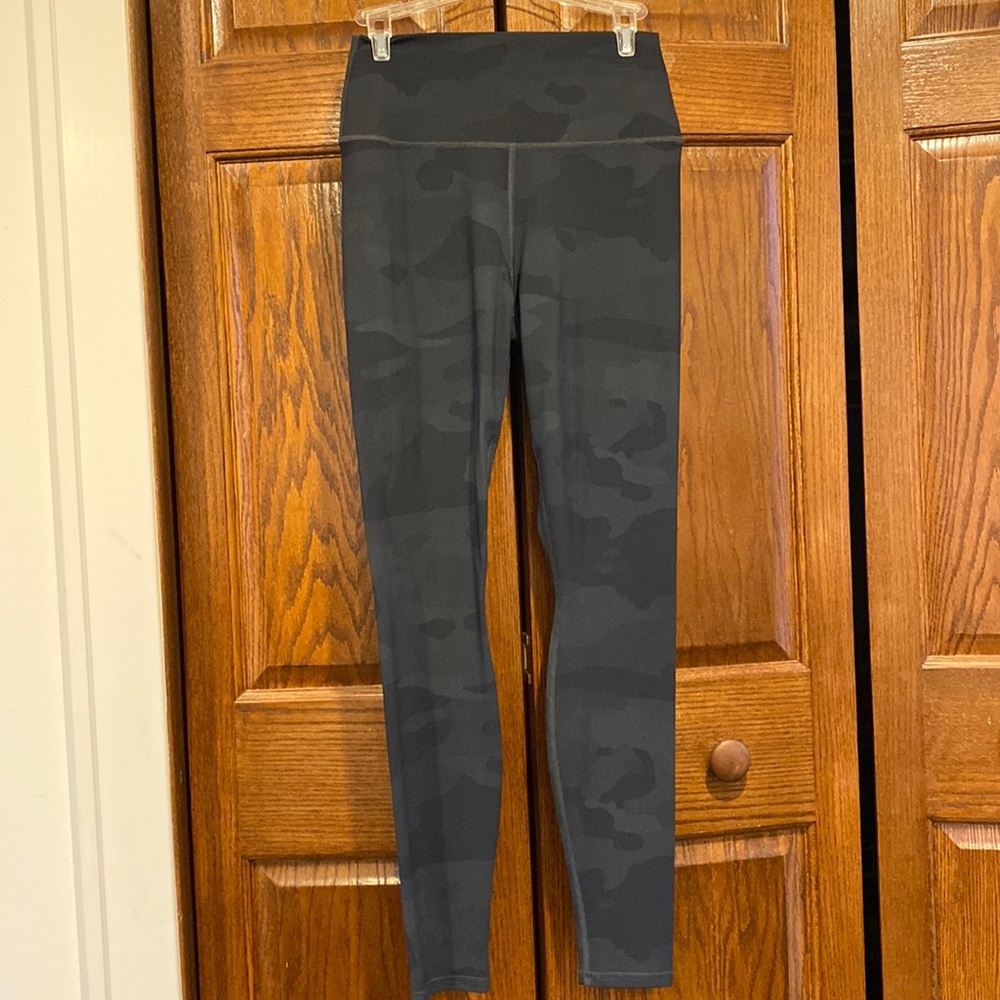Alo Camo Leggings